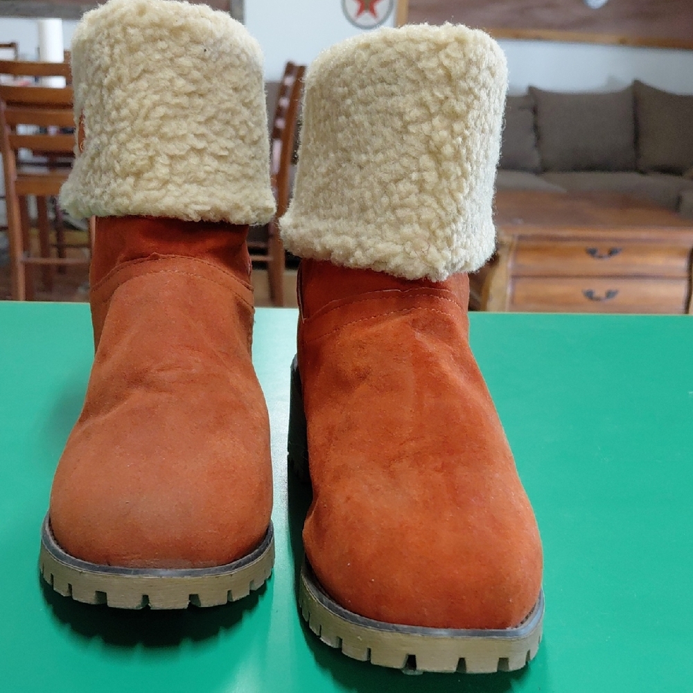 Women’s Suede Shearling-Lined Winter Boot - Rust